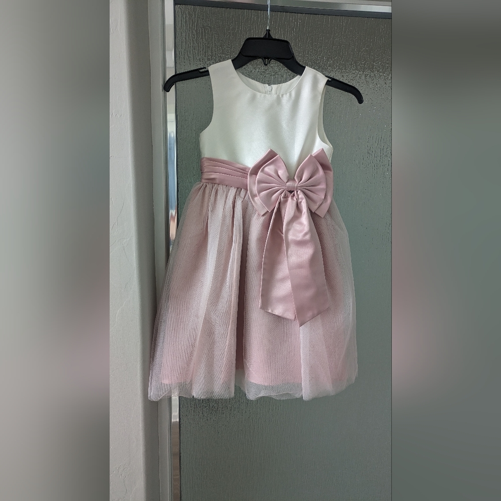Girls formal dress in cream and pink with a tulle skirt and bow, size 6